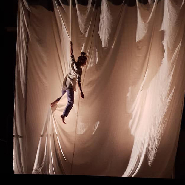 Nouveau spectacle de la compagnie Hors Surface : Open Cage. Danse, cirque, théâtre
