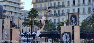 Photo du spectacle Envol, un spectacle produit par la compagnie de cirque contemporain Hors Surface basé à Toulon. Conçus et imaginé par Damien Droin.